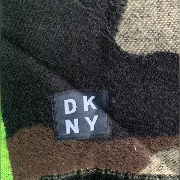 DKNY blanket scarf. - Picture 2 of 3